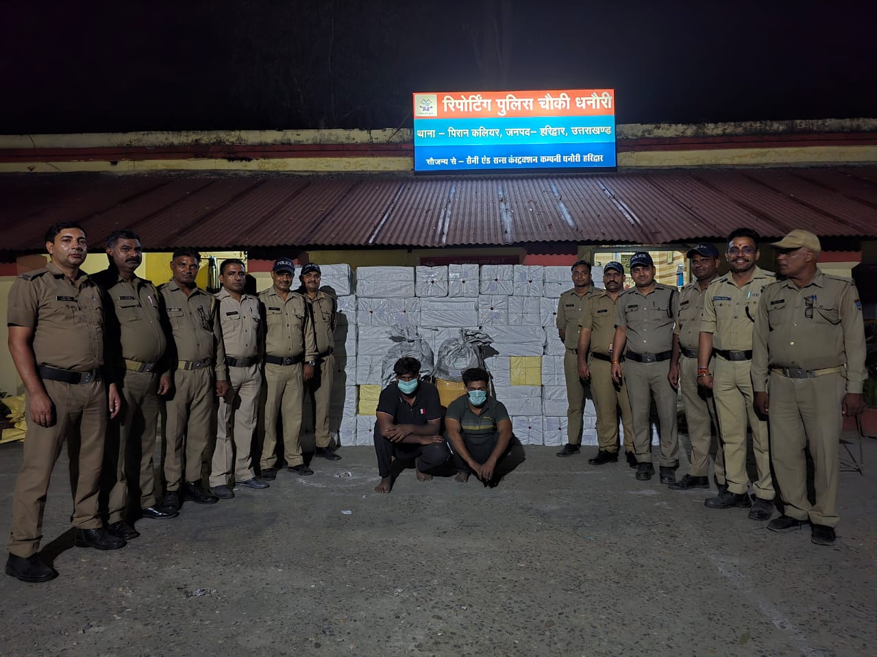 Haridwar: हरिद्वार पुलिस ने अवैध पटाखा कारखाना का किया भंडाफोड़, 2 दबोचे, 70 पेटी अवैध पटाखा विस्फोटक बरामद