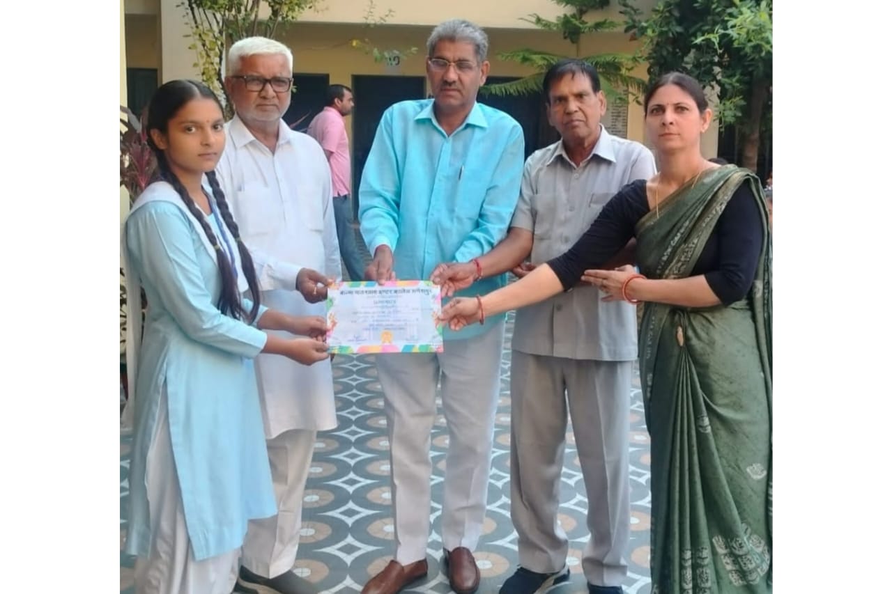 Roorkee: कन्या पाठशाला इण्टर कालेज गणेशपुर में सम्मान समारोह आयोजित, मुख्यमंत्री मेधावी छात्रवृत्ति योजना परीक्षा में सातवां स्थान प्राप्त करने पर छात्रा कु. शिवानी सम्मानित