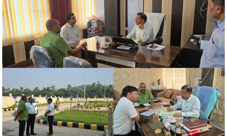 Dm Haridwar in action: जिलाधिकारी द्वारा विभिन्न कार्यालयों में छापेमारी से मचा हड़कम्प