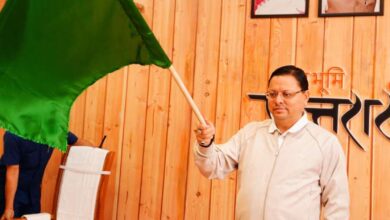 Uttarakhand: लाल कुंआ-बांद्रा एक्सप्रेस को सीएम धामी ने हरी झण्डी दिखाकर किया रवाना