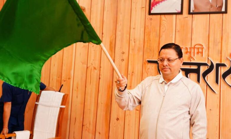 Uttarakhand: लाल कुंआ-बांद्रा एक्सप्रेस को सीएम धामी ने हरी झण्डी दिखाकर किया रवाना