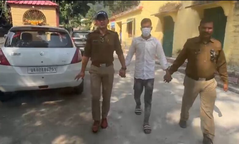 Uttarakhand: घर से गायब हुयी युवती को पौड़ी पुलिस ने चन्द घण्टों में किया सकुशल बरामद, अश्लील फोटो वायरल करने वाले आरोपी भी गिरफ्तार