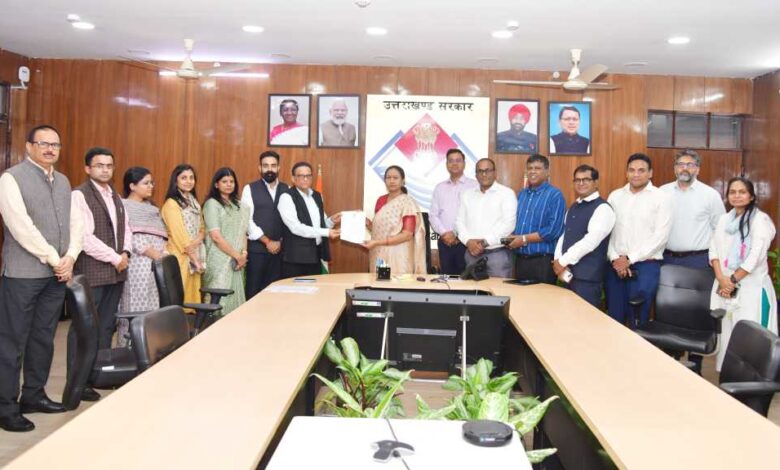 Uttarakhand: मुख्य सचिव से मिले आईएएस अफसर, मामले में कारवाई की मांग Uttarakhand: मुख्य सचिव से मिले आईएएस अफसर, मामले में कारवाई की मांग