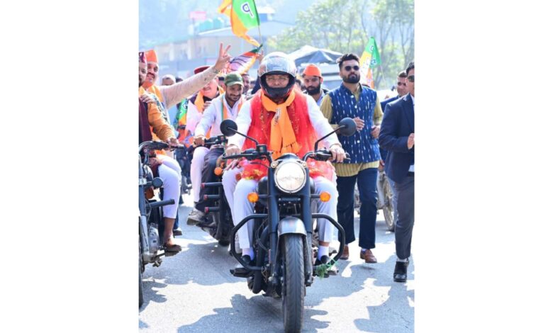 Kedarnath: केदारनाथ उपचुनाव में भाजपा प्रत्याशी के समर्थन में मुख्यमंत्री पुष्कर सिंह धामी ने लिया बाइक रैली में भाग