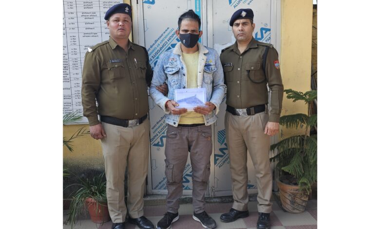 Uttarakhand: “गैंगस्टर नीरज बवाना” का चेला बताकर गाँव में भौकाल बनाने वाला अवैध तमंचे के साथ गिरफ्तार Uttarakhand: “गैंगस्टर नीरज बवाना” का चेला बताकर गाँव में भौकाल बनाने वाला अवैध तमंचे के साथ गिरफ्तार