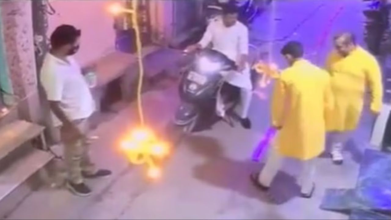 Shahdara Double Murder: दिवाली पर चाचा-भतीजे की हत्या का CCTV वीडियो वायरल, मास्टरमाइंड निकला नाबालिग Shahdara Double Murder: दिवाली पर चाचा-भतीजे की हत्या का CCTV वीडियो वायरल, मास्टरमाइंड निकला नाबालिग