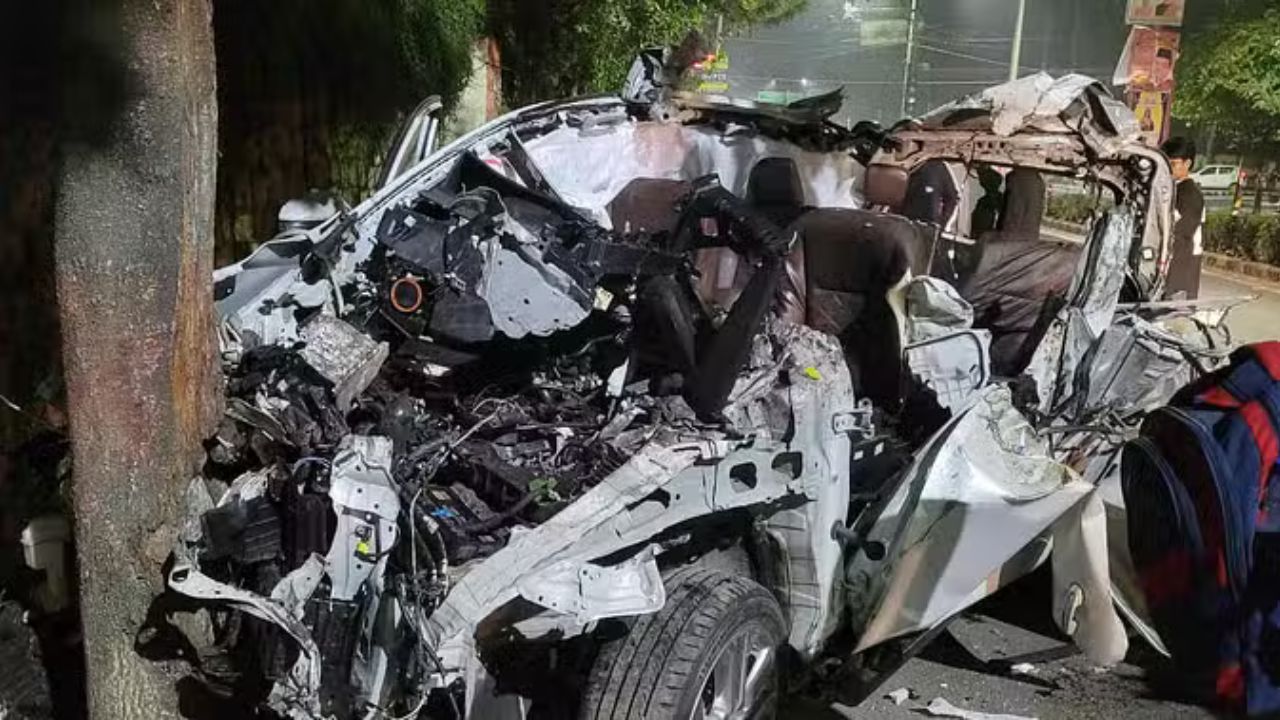 Dehradun Accident: गला शरीर से अलग हुआ, सड़क पर बह रहा खून, छह युवकों की दर्दनाक मौत, तीन युवतियां भी शामिल