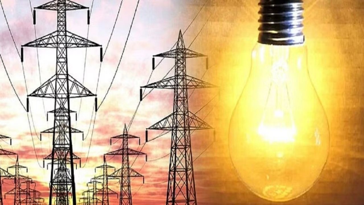 Uttarakhand Electricity News: ऊर्जा निगम की सख्त निगरानी, इस साल 2500 से अधिक बिजली चोर पकड़े गए, जूनियर इंजीनियरों का प्रदर्शन Uttarakhand Electricity News: ऊर्जा निगम की सख्त निगरानी, इस साल 2500 से अधिक बिजली चोर पकड़े गए, जूनियर इंजीनियरों का प्रदर्शन