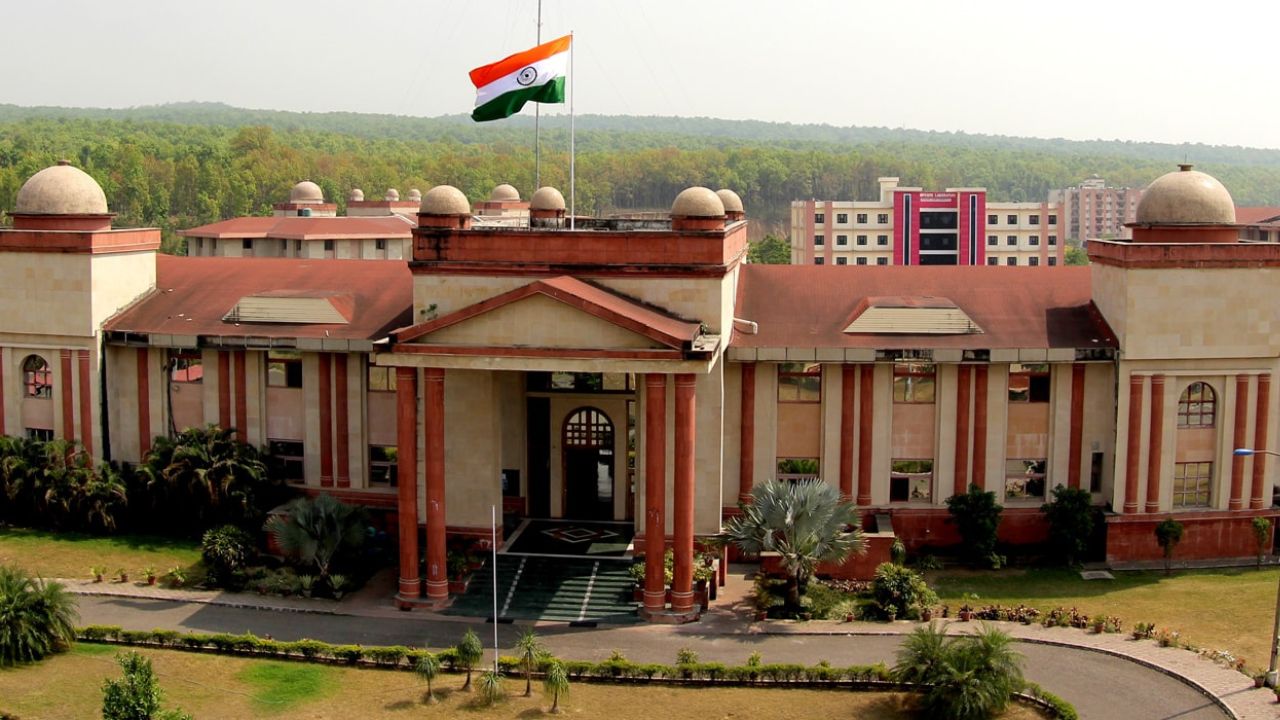 Doon University: दून विश्वविद्यालय में हिन्दू अध्ययन पाठ्यक्रम की शुरुआत, 2026 से होगा MA कोर्स Doon University: दून विश्वविद्यालय में हिन्दू अध्ययन पाठ्यक्रम की शुरुआत, 2026 से होगा MA कोर्स