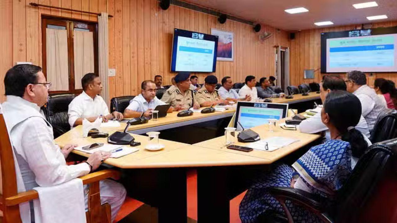 Uttarakhand: भूमि खरीद रिपोर्ट मामले ने लिया राजनीतिक मोड़, कांग्रेस ने साधा निशाना, भाजपा ने किया सरकार का बचाव Uttarakhand: भूमि खरीद रिपोर्ट मामले ने लिया राजनीतिक मोड़, कांग्रेस ने साधा निशाना, भाजपा ने किया सरकार का बचाव