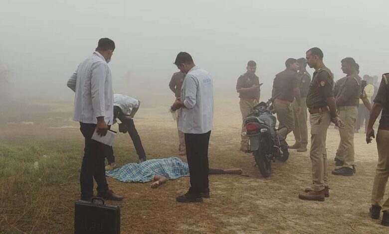 Gorakhpur में बड़ा हादसा, डिलीवरी बॉय की गोली मारकर हत्या, सुबह शव देखकर लोगों में दहशत Gorakhpur में बड़ा हादसा, डिलीवरी बॉय की गोली मारकर हत्या, सुबह शव देखकर लोगों में दहशत