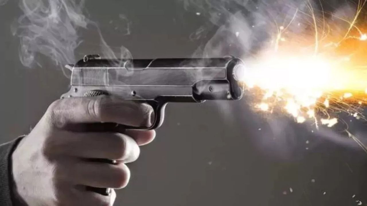 Muzaffarpur Crime: साहेबगंज में ज़मीन कारोबारी की गोली मारकर हत्या, SIT ने हत्या की गुत्थी सुलझाने के लिए शुरू की जांच Muzaffarpur Crime: साहेबगंज में ज़मीन कारोबारी की गोली मारकर हत्या, SIT ने हत्या की गुत्थी सुलझाने के लिए शुरू की जांच