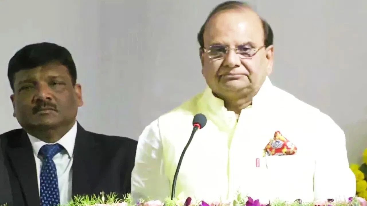Delhi: मुख्यमंत्री आतिशी और उपराज्यपाल वीके सक्सेना की उपस्थिति में एनडीएमसी का शपथ ग्रहण कार्यक्रम Delhi: मुख्यमंत्री आतिशी और उपराज्यपाल वीके सक्सेना की उपस्थिति में एनडीएमसी का शपथ ग्रहण कार्यक्रम