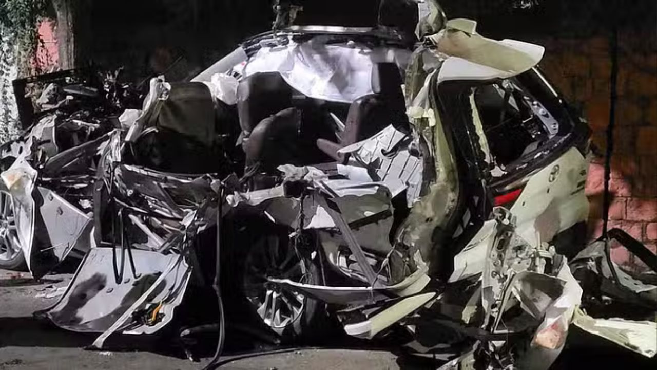 Dehradun Accident: “पापा आपने रात का खाना खा लिया, आप सो जाओ… मैं भी सोने जा रही हूं,” कामाक्षी के पिता के लिए ये थे आखिरी शब्द Dehradun Accident: “पापा आपने रात का खाना खा लिया, आप सो जाओ… मैं भी सोने जा रही हूं,” कामाक्षी के पिता के लिए ये थे आखिरी शब्द