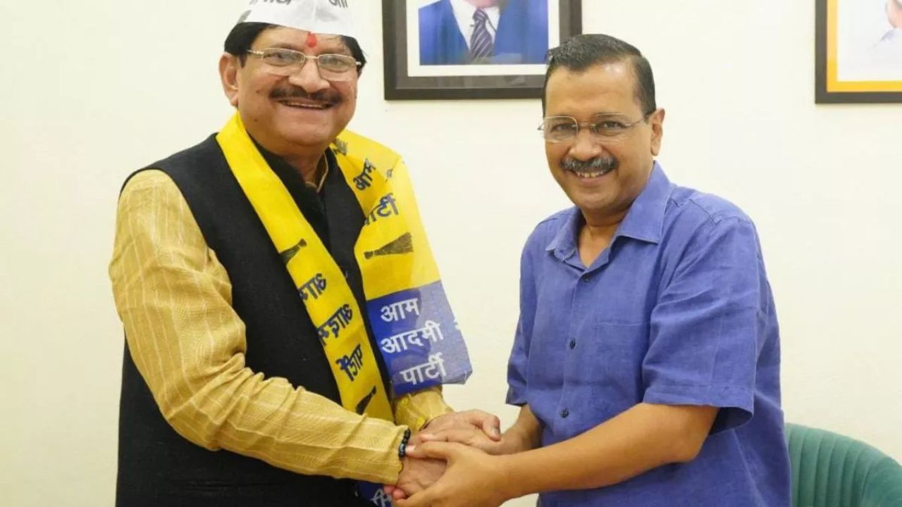 Delhi चुनावों से पहले BJP को बड़ा झटका, BB त्यागी ने AAP में की एंट्री, मनीष सिसोदिया ने किया स्वागत