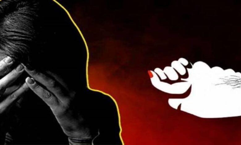 Crime: शर्मसार करने वाला मामला, 14 साल की किशोरी से दुष्कर्म, गर्भवती होने पर 3 दिन तक रखा बंधक Crime: शर्मसार करने वाला मामला, 14 साल की किशोरी से दुष्कर्म, गर्भवती होने पर 3 दिन तक रखा बंधक