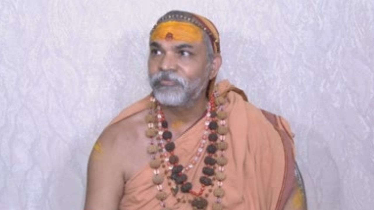 Uttarakhand News: उत्तराखंड में धार्मिक विवाद, शंकराचार्य अविमुक्तेश्वरानंद ने स्वामी रामदेव को नोटिस भेजने का किया ऐलान
