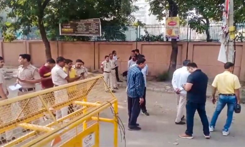 Delhi में धमाकों और बम धमकियों की घटनाएं बढ़ी, सुरक्षा व्यवस्था पर सवाल