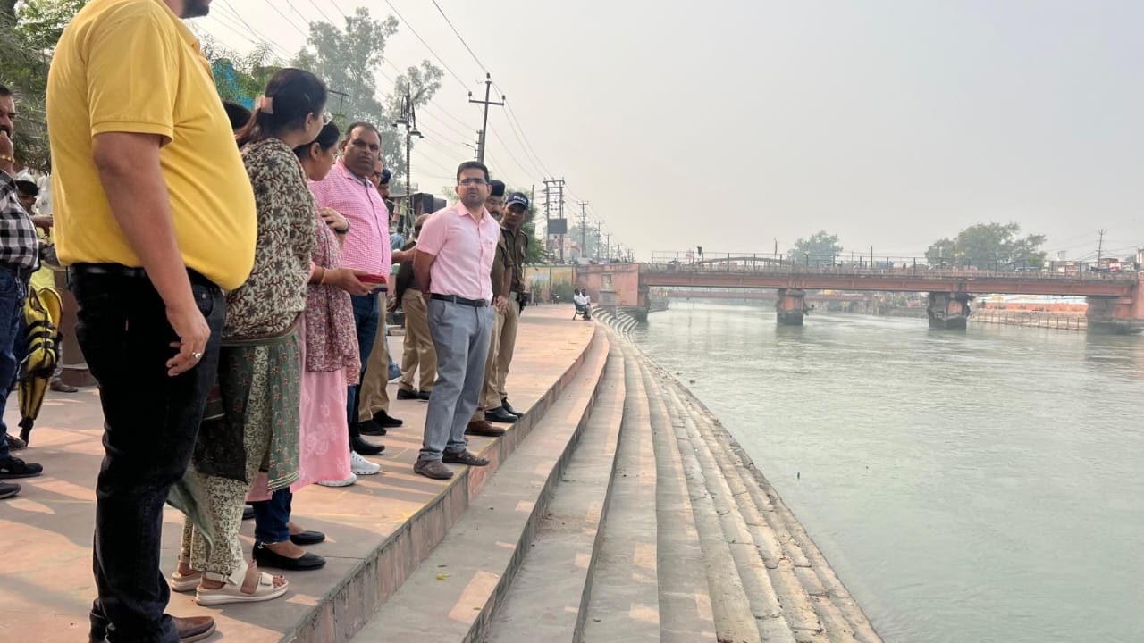 Roorkee: जेएम ने छठ पूजा की व्यवस्थाओं को लेकर किया निरीक्षण, अधिकारियों को दिए निर्देश, श्रद्धालुओं की सुविधाओं का रखें ध्यान