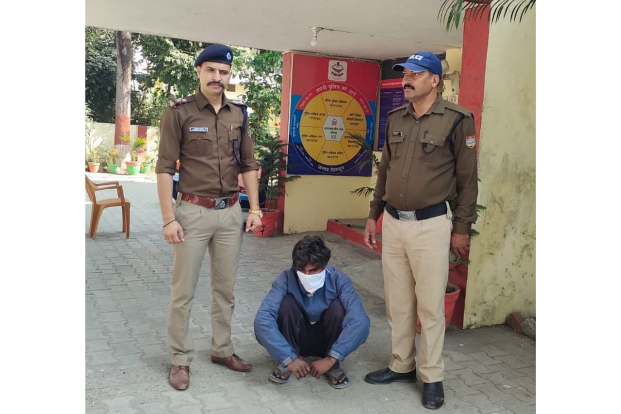 Dehradun: नाबालिक युवती के साथ दुष्कर्म कर उसकी अश्लील वीडियो बनाकर उसे ब्लैकमेल करने वाला आरोपी गिरफ्तार