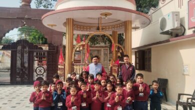 Roorkee: चंद्रशेखर सीनियर सेकेंडरी स्कूल के बच्चों को कराया गया शैक्षिक भ्रमण, डाकघर से संबंधित जानकारी के साथ ही राम मंदिर में धर्म के प्रति दी जानकारियां