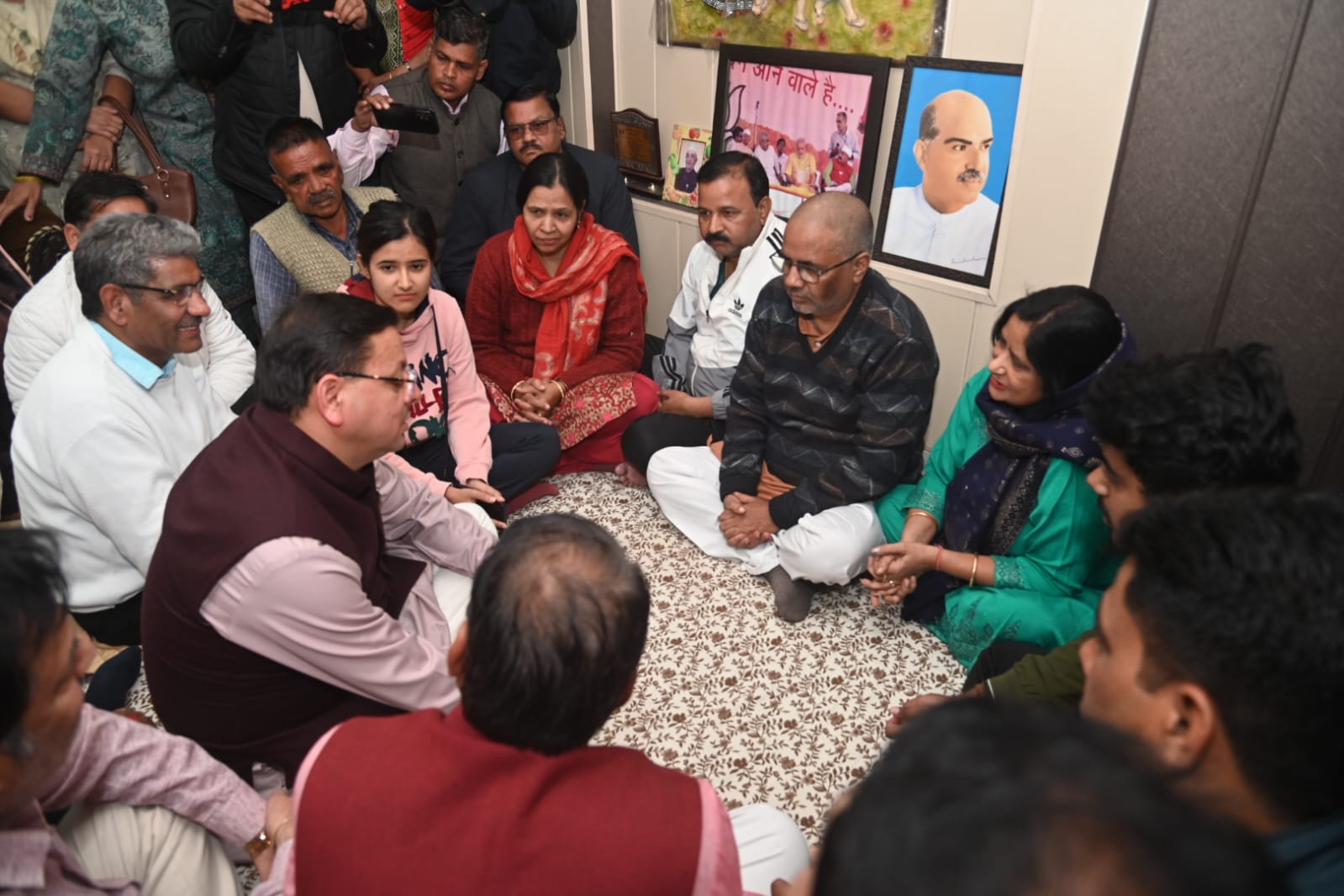 Roorkee: पूर्व विधायक चंद्रशेखर के निधन पर शोक व्यक्त करने पहुंचे मुख्यमंत्री धामी, शोक व्यक्त कर परिवार जनों को बंधाया धीरज