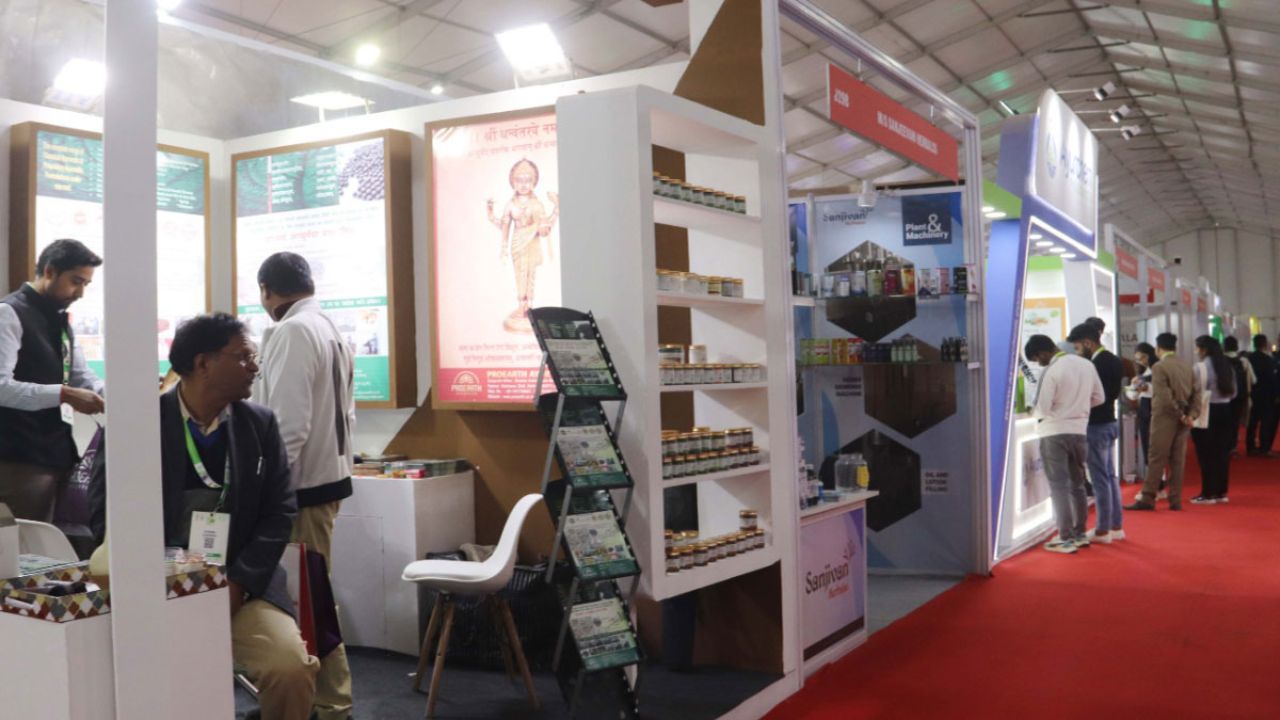 Dehradun Arogya Expo: दसवें विश्व आयुर्वेद कांग्रेस और आरोग्य एक्सपो में उमड़ी भीड़, देहरादून में आयुर्वेदिक उत्पादों की जबरदस्त खरीदारी