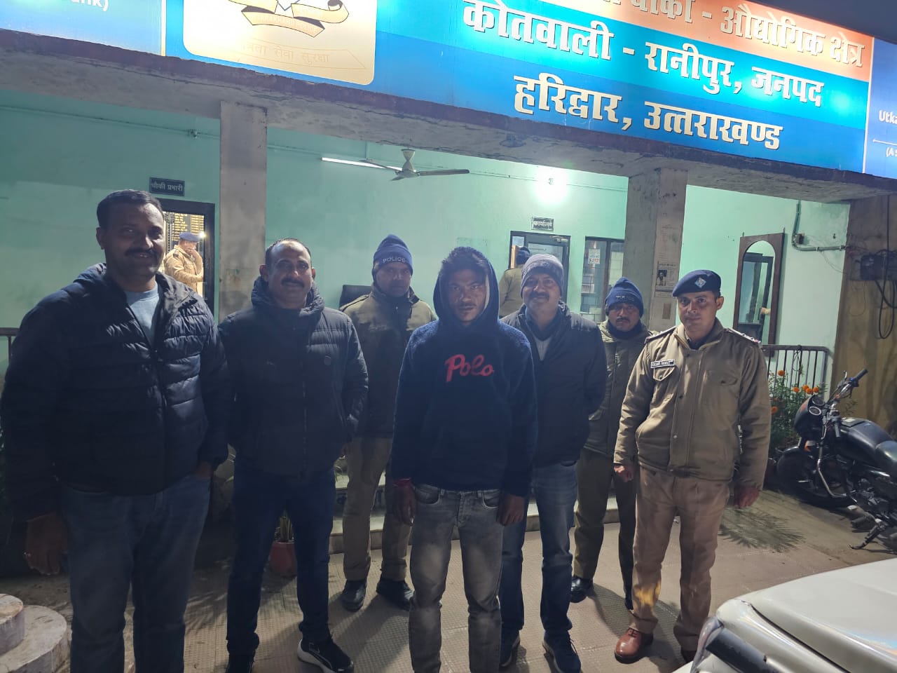 Haridwar: पुलिसकर्मियों के सिर पर रात्रि गश्त के दौरान लोहे की रॉड मारकर घायल कर फरार हुए दो में से एक बदमाश गिरफ्तार Haridwar: पुलिसकर्मियों के सिर पर रात्रि गश्त के दौरान लोहे की रॉड मारकर घायल कर फरार हुए दो में से एक बदमाश गिरफ्तार