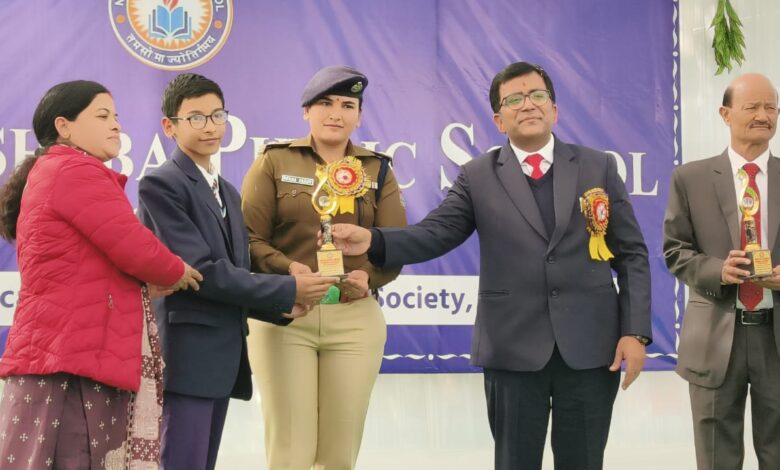 Uttarakhand: जिलाधिकारी और पुलिस अधीक्षक ने स्कूली बच्चों को करियर और सुरक्षा के महत्वपूर्ण दिए टिप्स