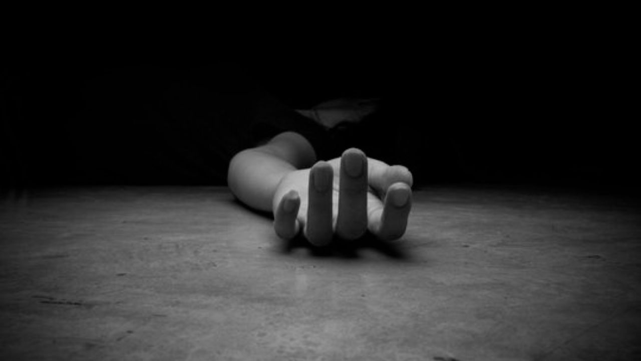 Uttarakhand News: हल्द्वानी में स्वास्थ्य कर्मी की लाश फांसी से लटकी मिली, पत्नी से आखिरी बातचीत के बाद की आत्महत्या