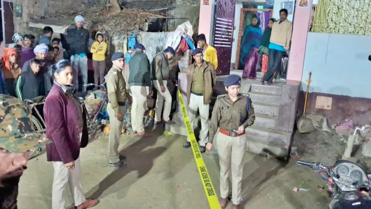 Crime news: छत का पानी कुएं में गिराने को लेकर विवाद, मां-बेटे की हत्या, चाचा-भतीजा रफूचक्कर