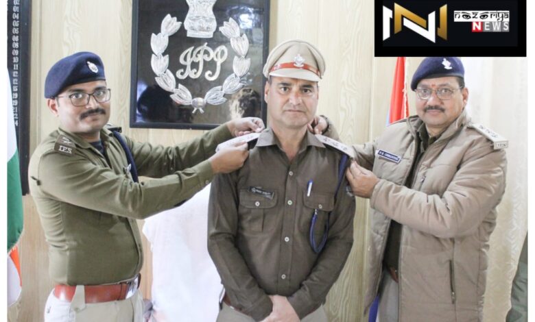 Uttarakhand: विकास पुण्डीर हुए पुलिस उपाधीक्षक के पद पर पदोन्नत, एसपी रुद्रप्रयाग ने उनके कंधों पर सजाए सितारे