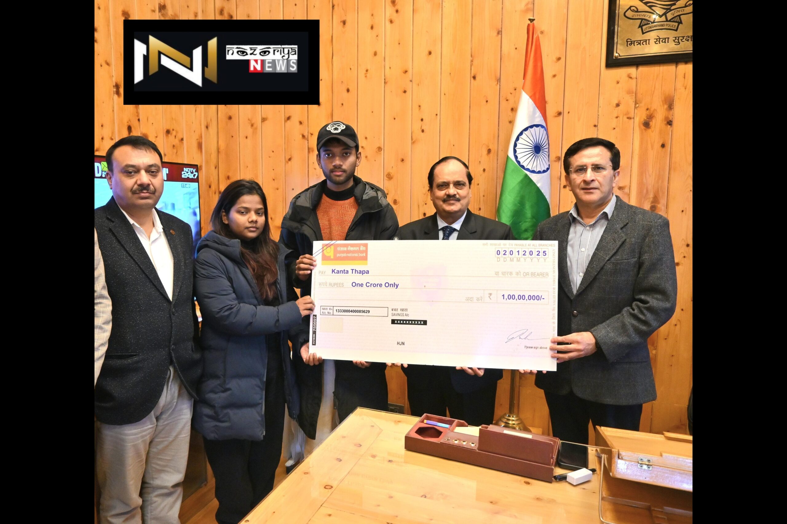 Dehradun: डीजीपी उत्तराखंड ने दिवंगत एएसआई कान्ता थापा के आश्रितजनो को सौंपी 1 करोड़ रुपये की दुर्घटना बीमा राशि