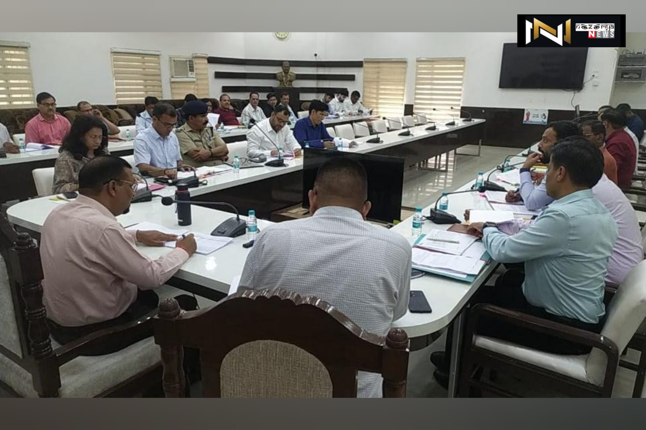 Haridwar: जिलाधिकारी ने ली राजस्व विभाग की मासिक बैठक, बोले तहसील स्तर पर लम्बित वादों का त्वरित निस्तारण करना करें सुनिश्चित Haridwar: जिलाधिकारी ने ली राजस्व विभाग की मासिक बैठक, बोले तहसील स्तर पर लम्बित वादों का त्वरित निस्तारण करना करें सुनिश्चित