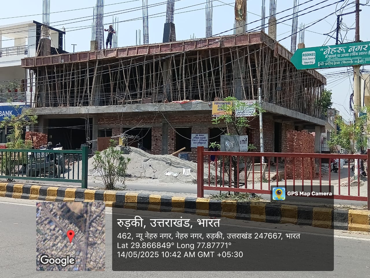Roorkee: बीएसएम तिराहे पर विभाग की नियमावली के उलट बड़े-बड़े छज्जे निकाल कमर्शियल निर्माण जारी