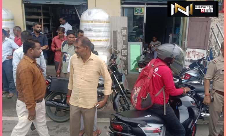 Roorkee: व्यापारी को बाईक सवार युवकों ने मारी गोली, वारदात को अंजाम दे हुए फरार, जांच में जुटी पुलिस Roorkee: व्यापारी को बाईक सवार युवकों ने मारी गोली, वारदात को अंजाम दे हुए फरार, जांच में जुटी पुलिस