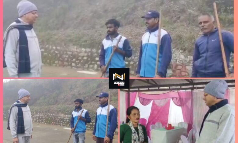 Uttarakhand: प्रातः काल भ्रमण पर निकले सीएम धामी ने सफाई कर्मचारियों से की मुलाकात, स्थानीय उत्पादों को प्रोत्साहन देने की अपील