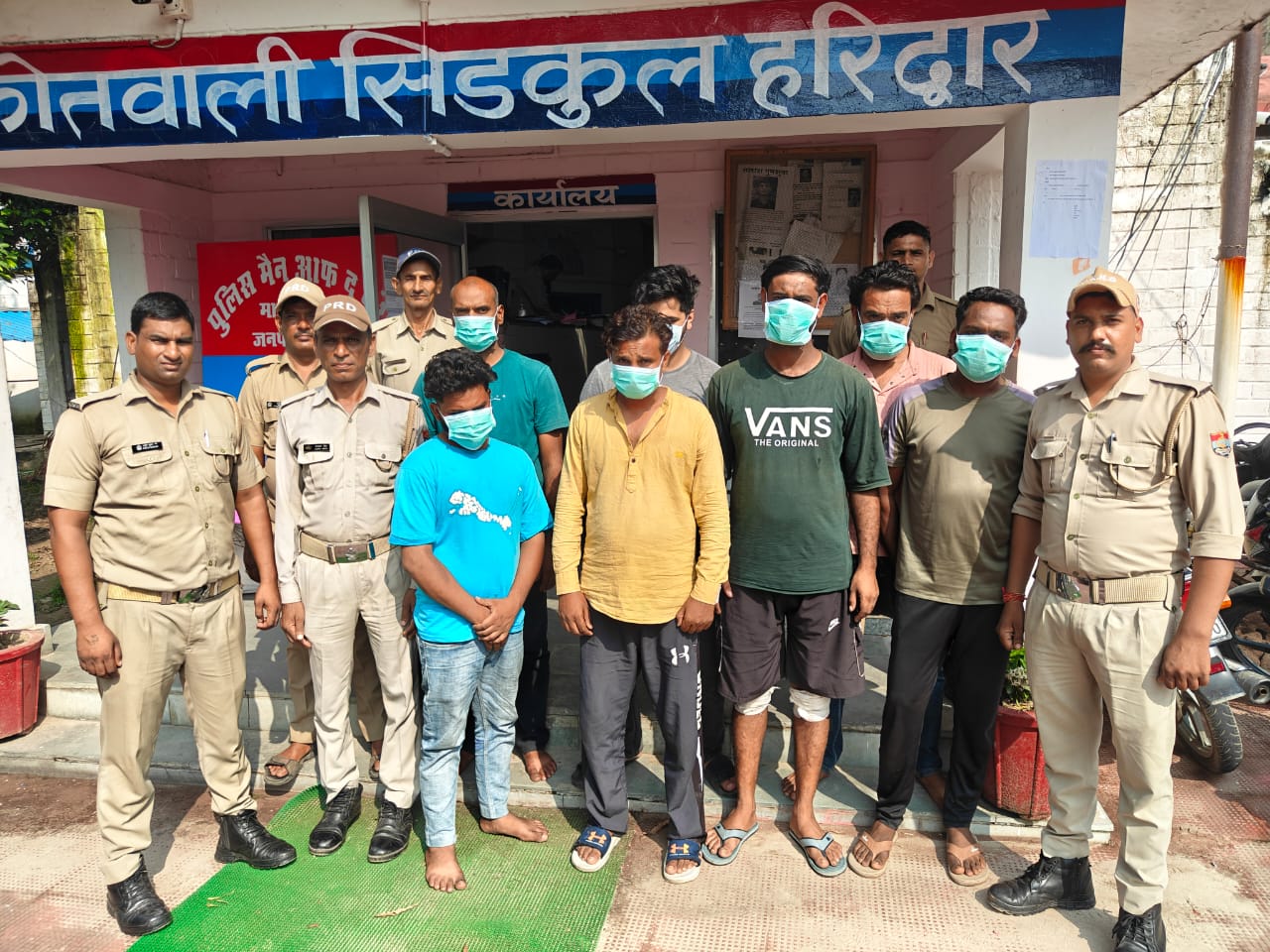 Sidcul: असामाजिक तत्वों पर पुलिस की ताबड़तोड़ कार्रवाई, खंडहर में हार जीत की बाजी लगाते 7 जुहारी गिरफ्तार