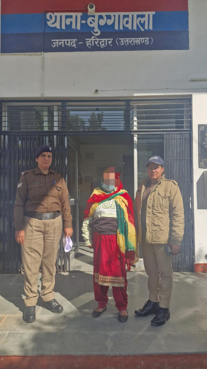 Haridwar: दहेज हत्या के मामले में फरार आरोपी गिरफ्तार, गांव छोड़कर भागने की फिराक में थी महिला आरोपी Haridwar: दहेज हत्या के मामले में फरार आरोपी गिरफ्तार, गांव छोड़कर भागने की फिराक में थी महिला आरोपी