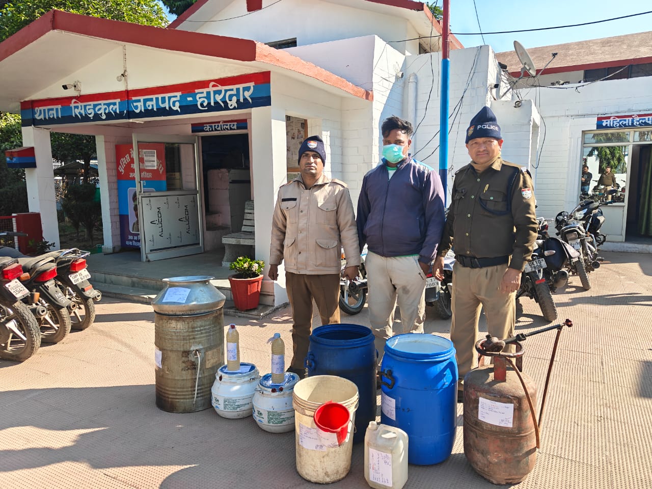 Haridwar: नाजायज शराब की भट्टी मय उपकरण ल व 30 लीटर कच्ची शराब के साथ एक गिरफ्तार