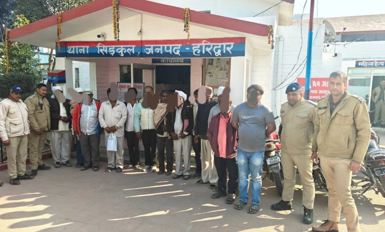 Haridwar: “ऑपरेशन कालनेमी”– बाबाओं का भेष भर कर रहे जादू टोना करने वाले 12 बहरूपी बाबाओं को दबोचा