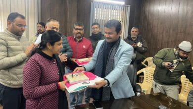 Roorkee: प्री–एसआईआर निर्वाचन कार्य में सराहनीय प्रगति पर बीएलओ का रुड़की एसडीएम व तहसीलदार ने किया सम्मान