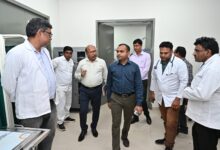 Haridwar: जिलाधिकारी मयूर दीक्षित ने किया भूपतवाला प्राथमिक स्वास्थ्य केंद्र का निरीक्षण