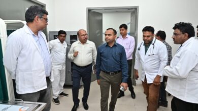 Haridwar: जिलाधिकारी मयूर दीक्षित ने किया भूपतवाला प्राथमिक स्वास्थ्य केंद्र का निरीक्षण