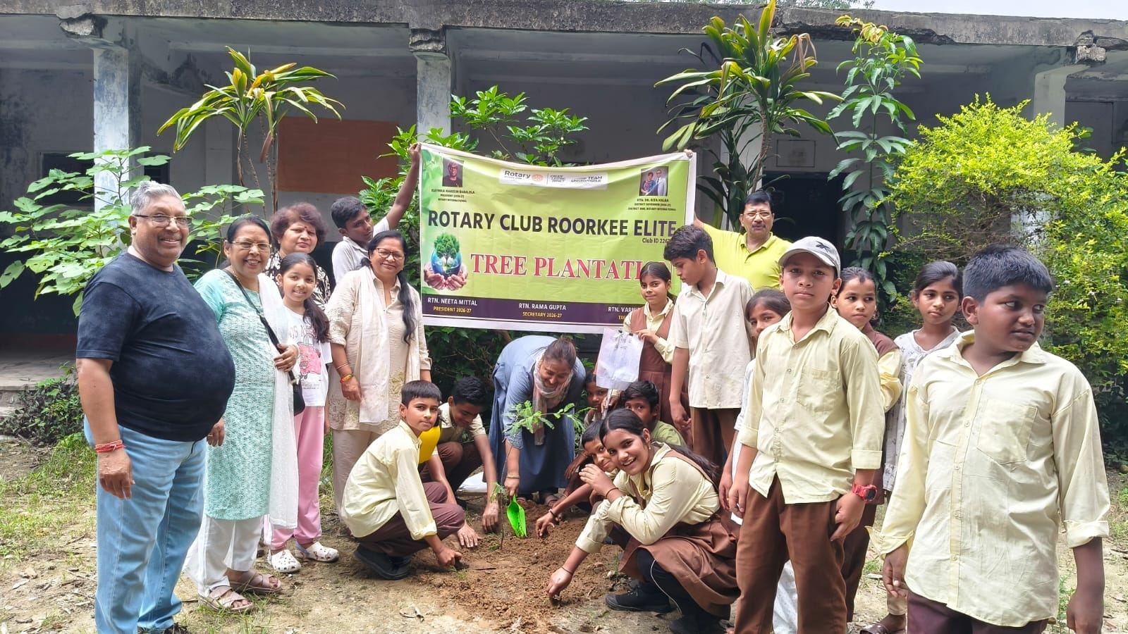Roorkee: रोटरी क्लब रुड़की एलीट ने “एक पेड़ माँ के नाम” अभियान के अंतर्गत विद्यार्थियों संग किया वृक्षारोपण Roorkee: रोटरी क्लब रुड़की एलीट ने “एक पेड़ माँ के नाम” अभियान के अंतर्गत विद्यार्थियों संग किया वृक्षारोपण